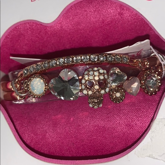NWT BETSY JOHNSON Bracelet Set. - Picture 6 of 8